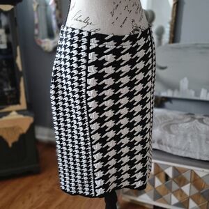Elle Black and White Houndstooth Pencil Skirt